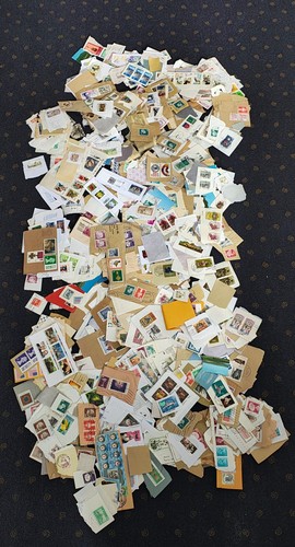 500 briefmarken auf papier - 500,